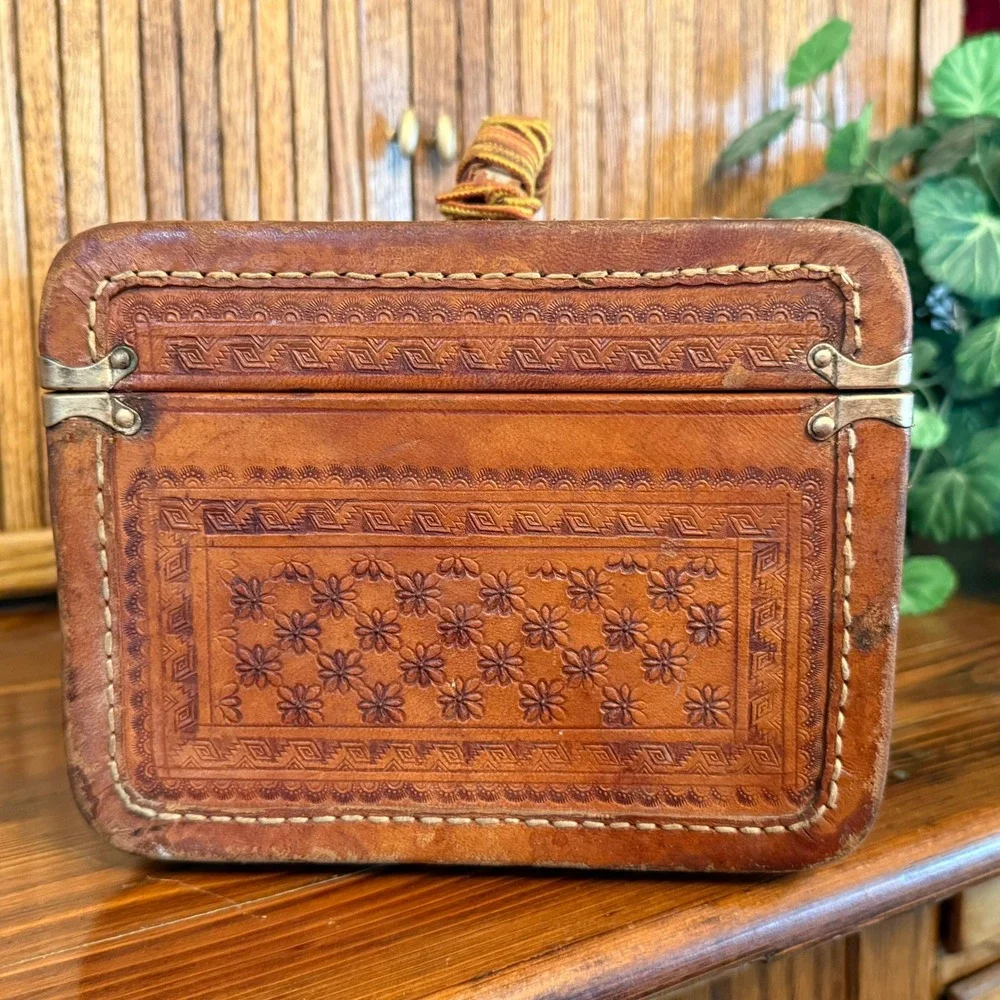 Flores Hand Tooled Leather Train Case Women Med Tan Good Vintage Floral Mexico